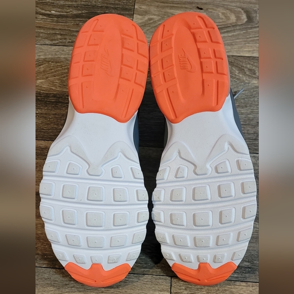 Nike Womens Air Max Invigor 749862-080 Gray Mango Running Shoes Size 9.5 - Picture 3 of 8